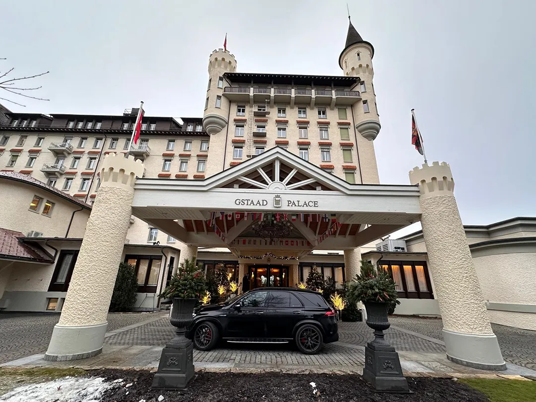 Aussenansicht des Hotels Gstaad Palace in Gstaad