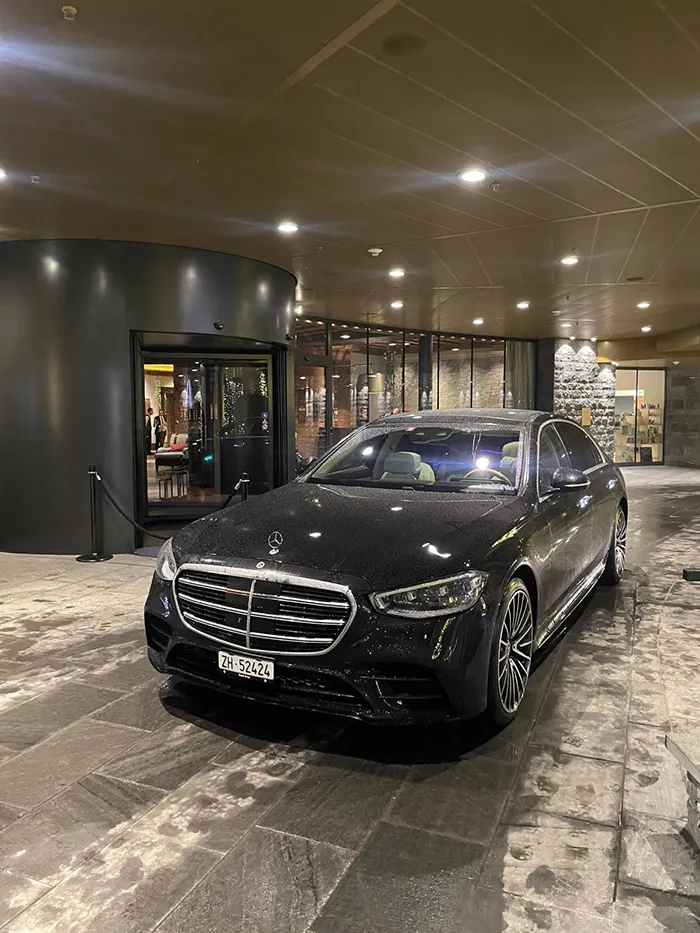 Ankunftsbereich des Luxushotels The Alpina Gstaad